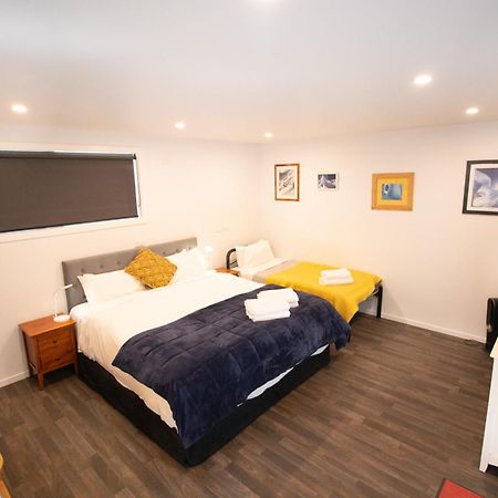 Classy Cabin - In Town - Spa Pool ควีนส์ทาวน์ ภายนอก รูปภาพ