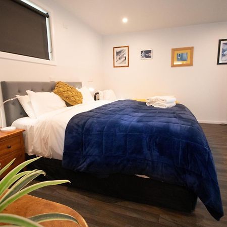 Classy Cabin - In Town - Spa Pool ควีนส์ทาวน์ ภายนอก รูปภาพ