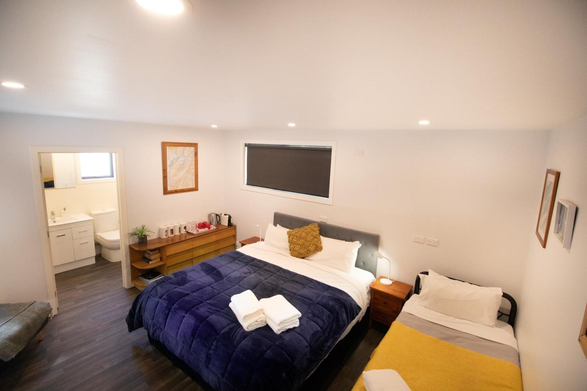 Classy Cabin - In Town - Spa Pool ควีนส์ทาวน์ ภายนอก รูปภาพ