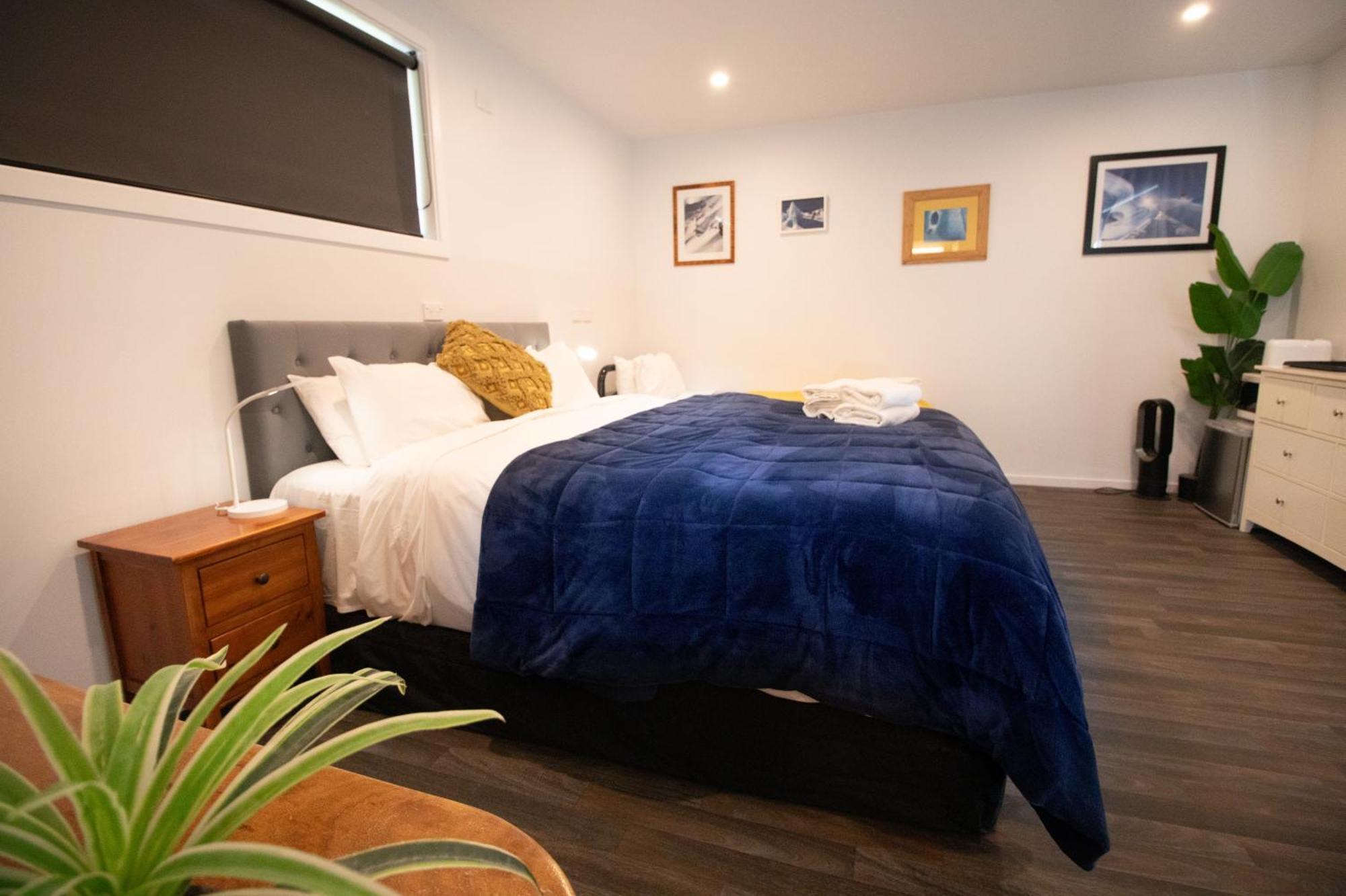 Classy Cabin - In Town - Spa Pool ควีนส์ทาวน์ ภายนอก รูปภาพ